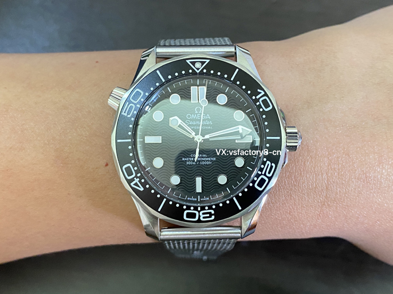 VS廠(chǎng)歐米茄黑面復(fù)古無(wú)暇海馬300米8806機(jī)復(fù)刻表工藝細(xì)節(jié)怎么樣，值得入手嗎