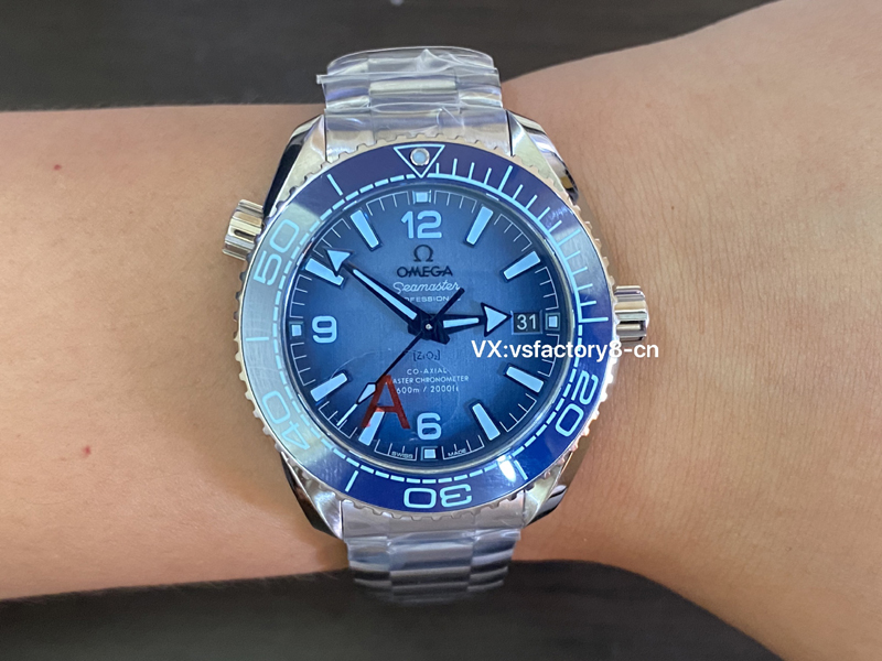 歐米茄39.5m漸變藍海馬600米海洋宇宙丹東8800機細節(jié)做工復刻還原如何