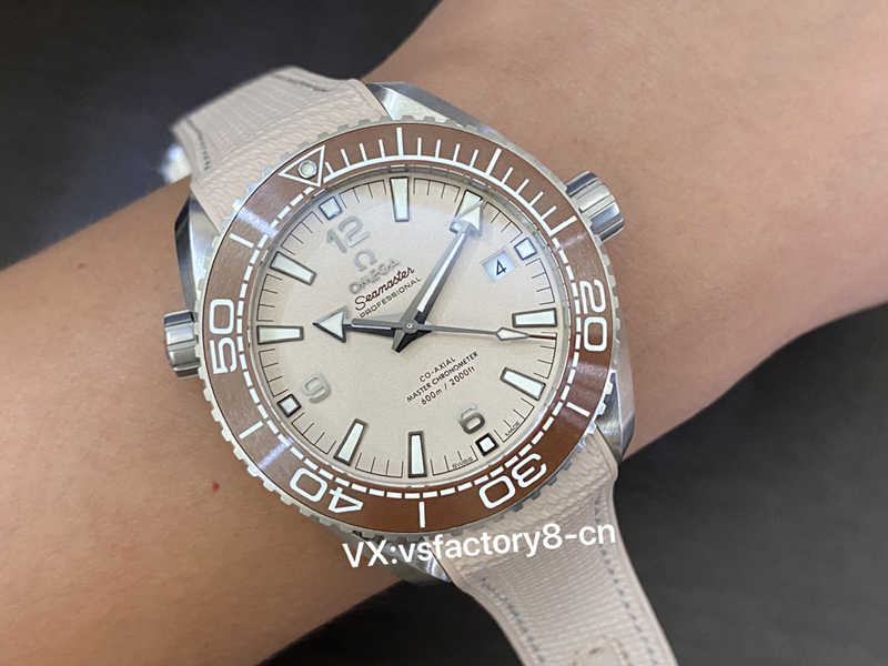 歐米茄沙丘色海馬600米復(fù)刻手表品質(zhì)細節(jié)還原值不值得入手